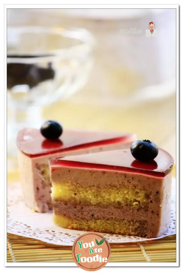 Hot weather makes us fall in love with mousse --------- blueberry Mousse Cake