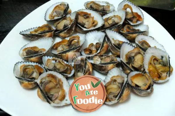 Red shellfish with hibiscus pepper