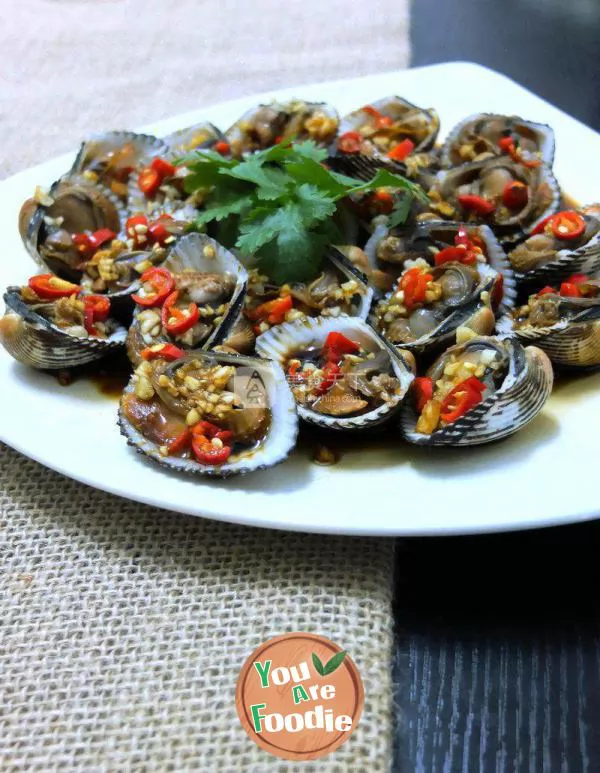 Red shellfish with hibiscus pepper