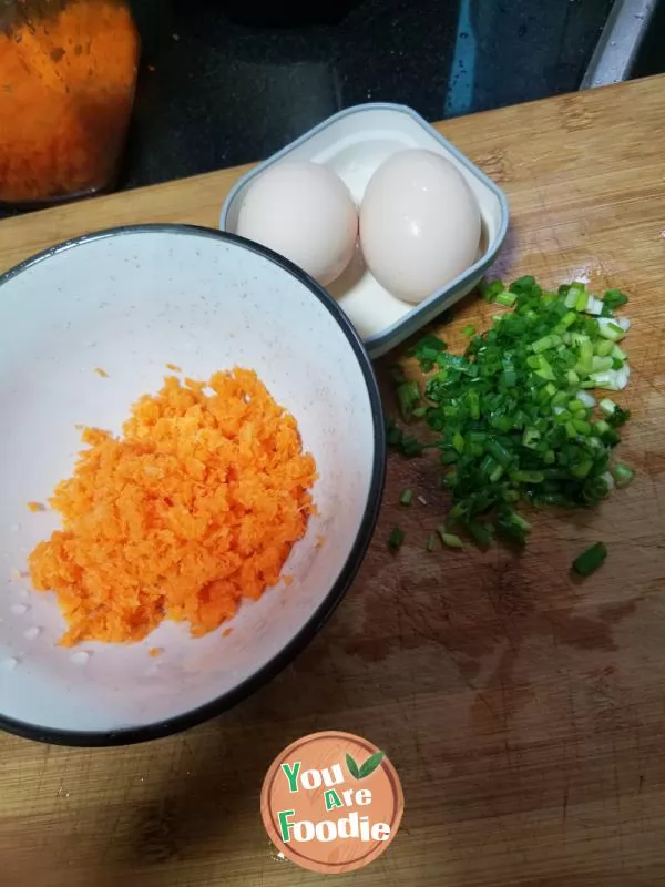 Fried egg with carrot