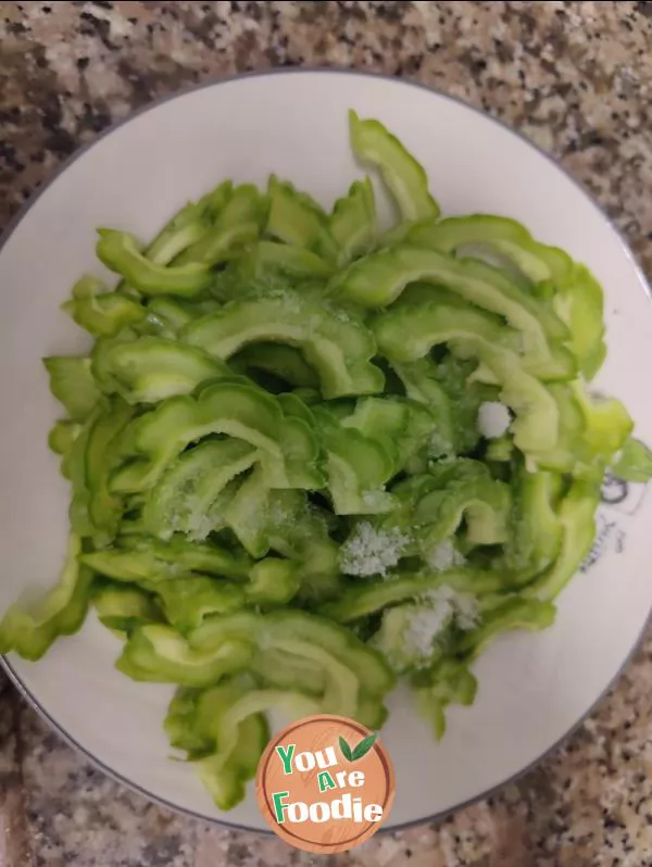 Fried lean meat with bitter gourd