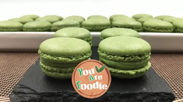 Matcha Macaron, fresh Matcha, sweet cream, layers of flavor in the mouth in turn burst.