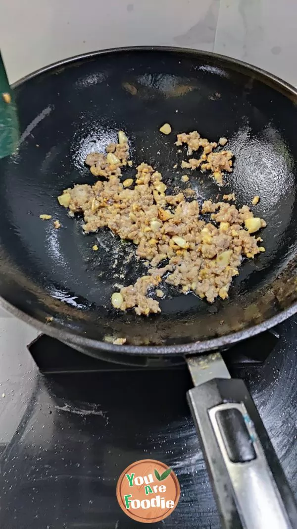 Sauteed Vermicelli with Spicy Minced Pork