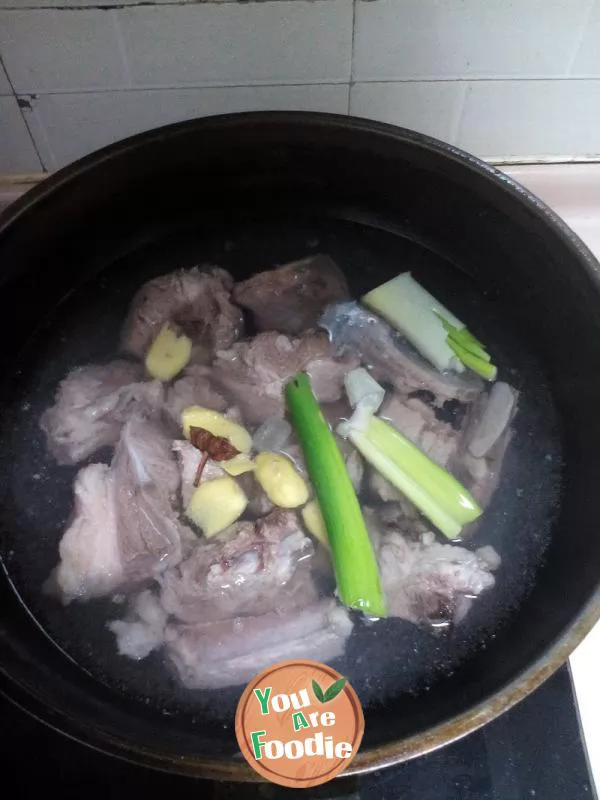 Stewed spareribs with Chinese yam