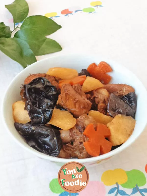 Stewed chicken with black fungus and yam