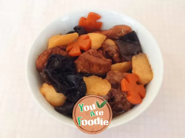 Stewed chicken with black fungus and yam