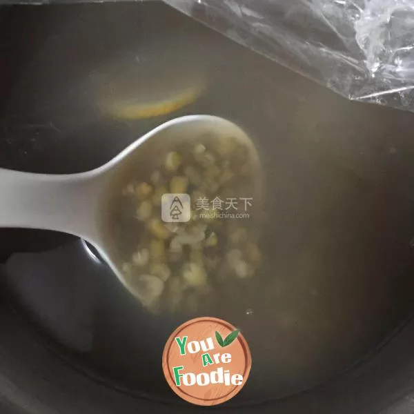 Rock sugar mung bean soup