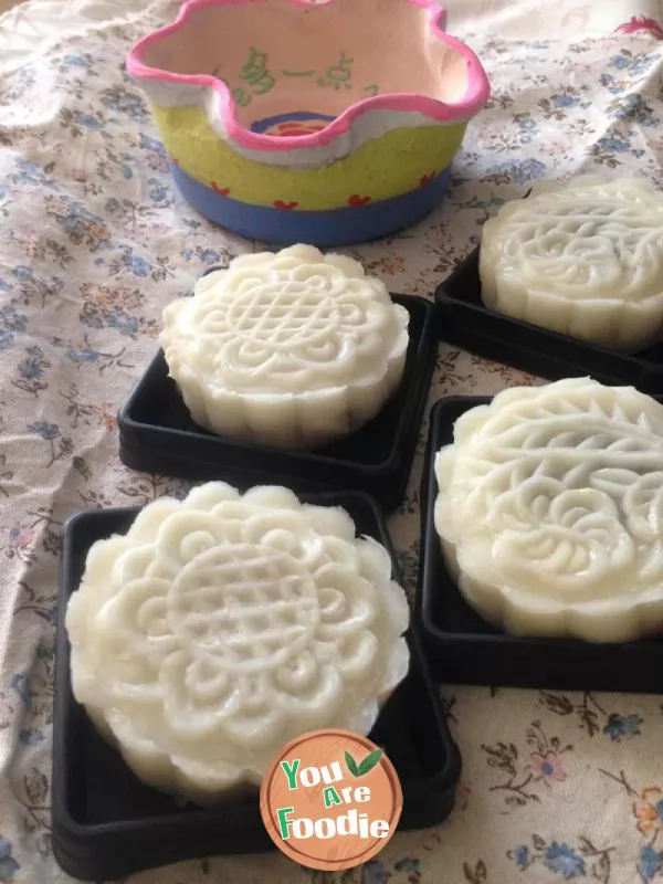 Sweet ice skin moon cake