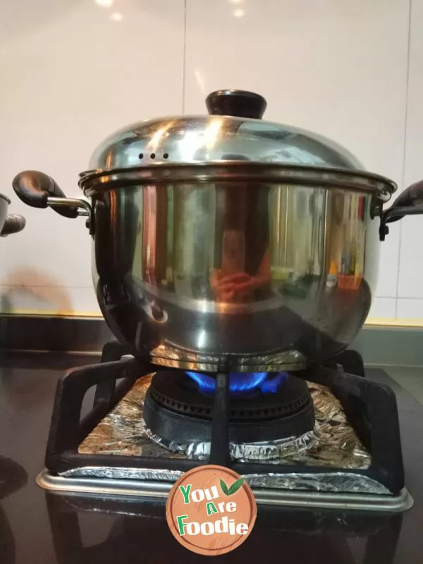 Fresh kelp and mung bean soup