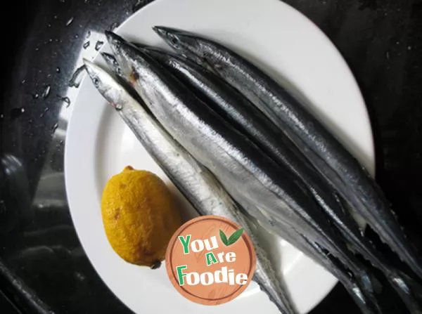 Saury with lemon - the way to tease your stomach buds