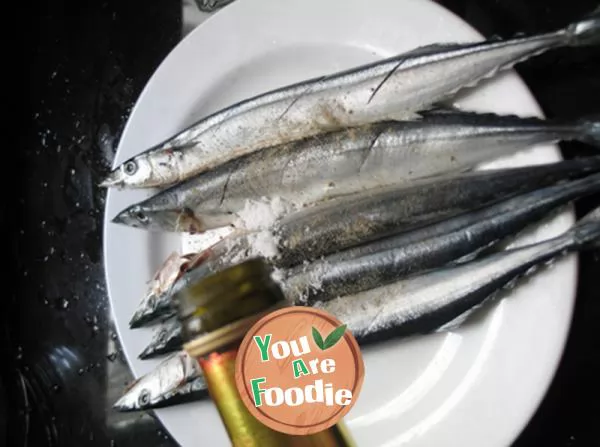 Saury with lemon - the way to tease your stomach buds