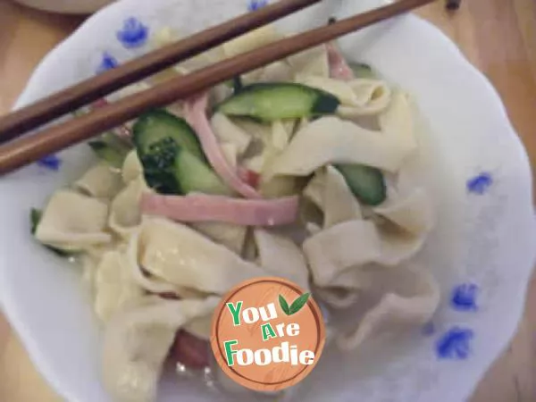 Hand-rolling-egg-noodles