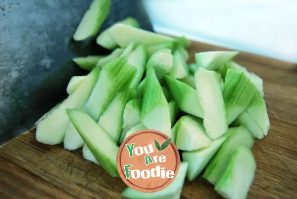 Fried soybean seeds with towel gourd