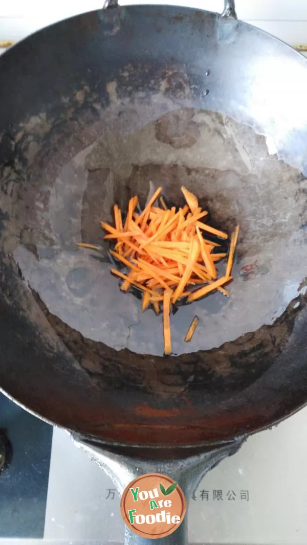 Stir fried vermicelli with cabbage