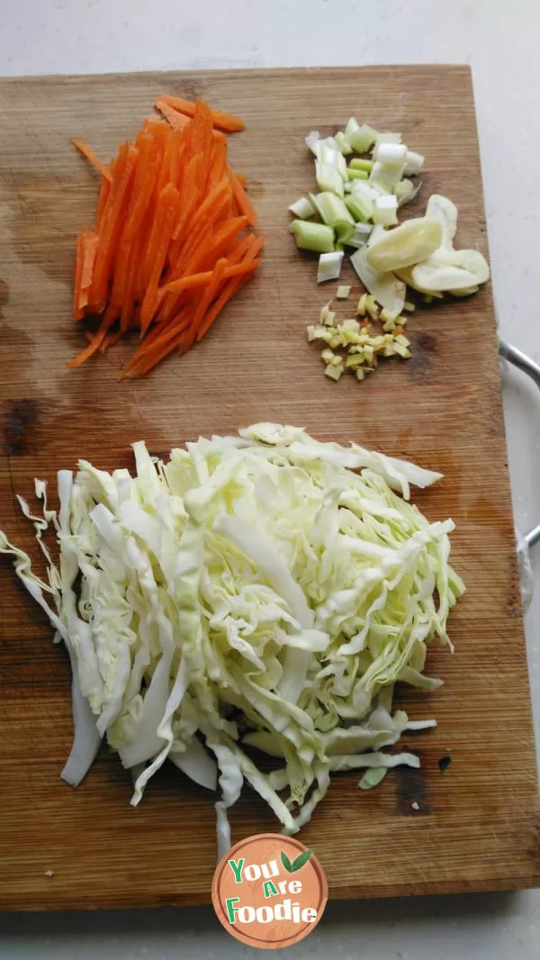 Stir fried vermicelli with cabbage