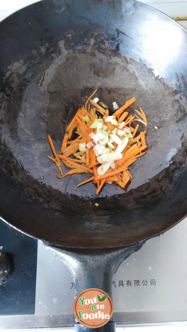 Stir fried vermicelli with cabbage