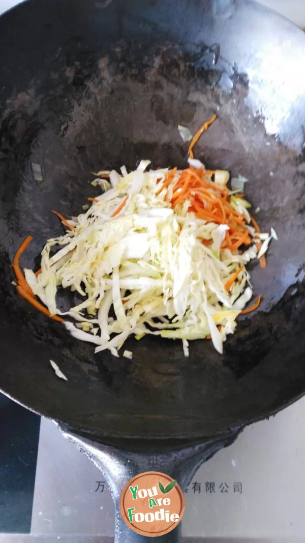 Stir fried vermicelli with cabbage