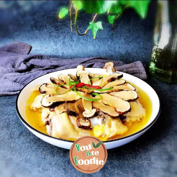 Steamed chicken with matsutake