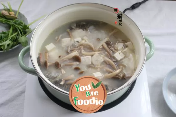 Crucian carp tofu mushroom soup