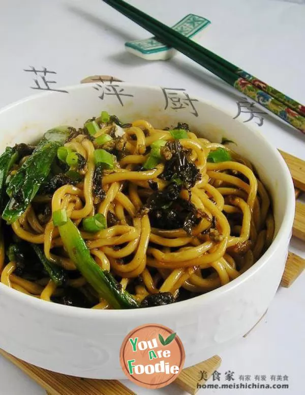 Noodles with dried meat and sprouts