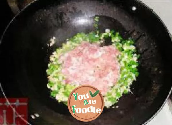 Noodles with dried meat and sprouts