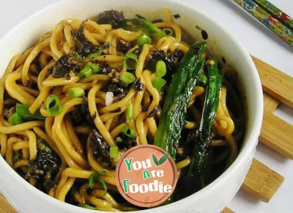 Noodles with dried meat and sprouts