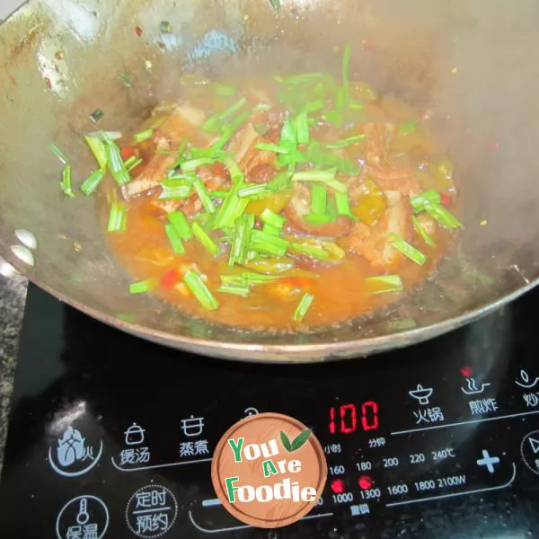 Braised Dongpo pork with sour pepper