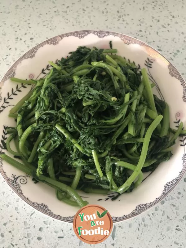 Chrysanthemum in sesame sauce