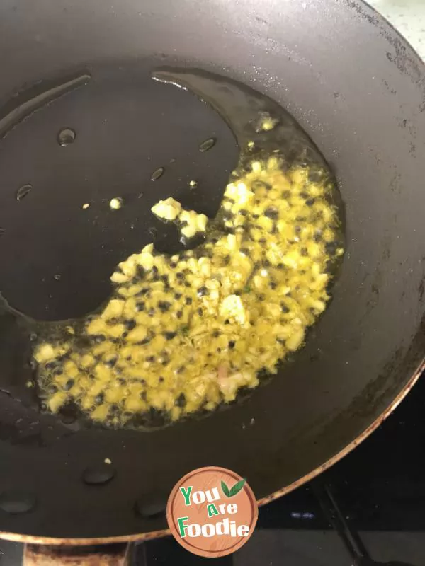 Chrysanthemum in sesame sauce