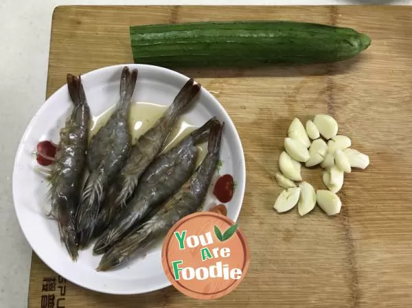 Steamed shrimps with minced garlic and towel gourd