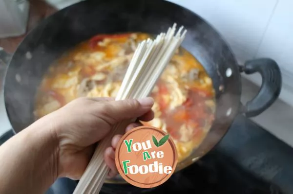 [breakfast at home] tomato crisp meat and egg noodles