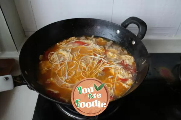 [breakfast at home] tomato crisp meat and egg noodles