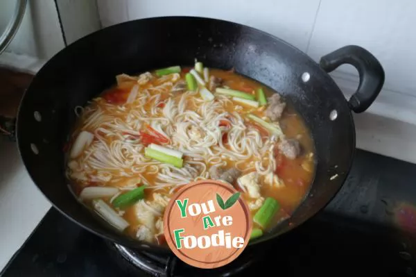 [breakfast at home] tomato crisp meat and egg noodles