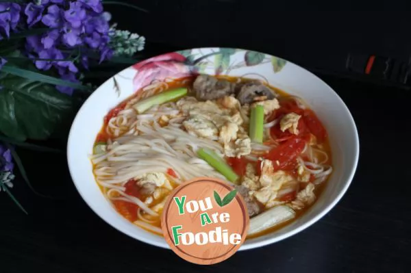 [breakfast at home] tomato crisp meat and egg noodles