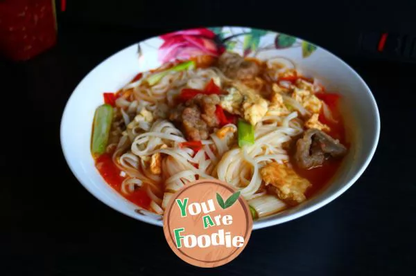 [breakfast at home] tomato crisp meat and egg noodles