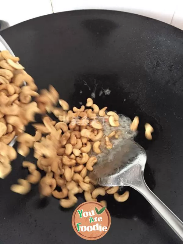 Cashew nuts returning to sand