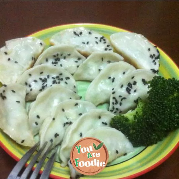 Fried dumplings with vegetable flavor