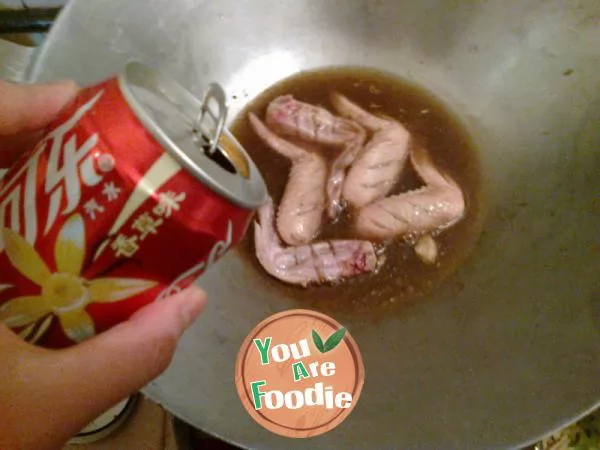 Chicken wings with vanilla cola