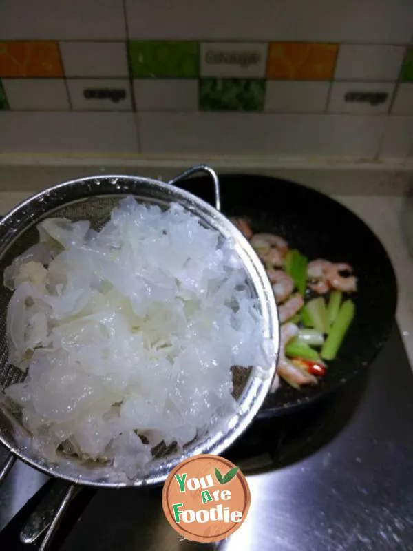 Stir fried white fungus, shrimp and celery