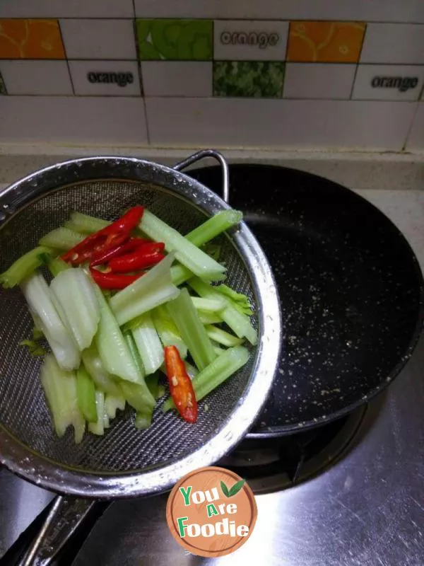 Stir fried white fungus, shrimp and celery