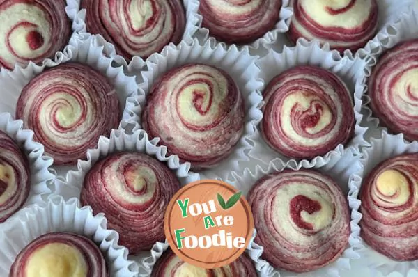 Homemade-purple-potato-pastry-moon-cakes-are-loved-by-husband-and-children