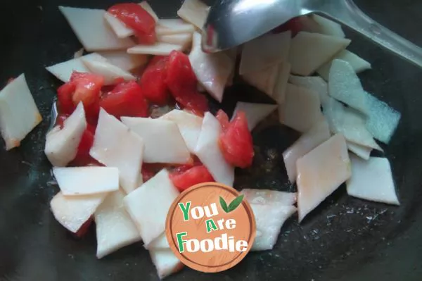 Fried yam with tomato and agaric