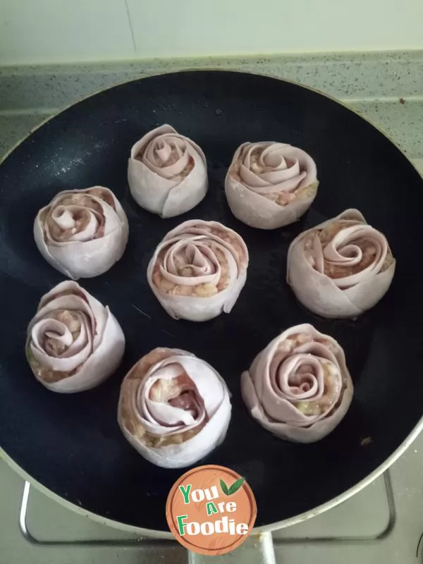 Fried dumplings with purple potato, rose and egg