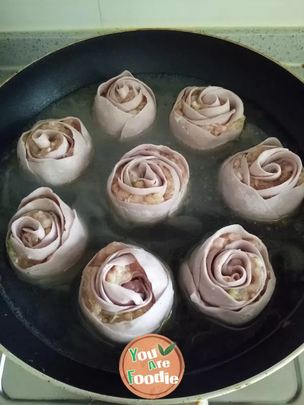 Fried dumplings with purple potato, rose and egg