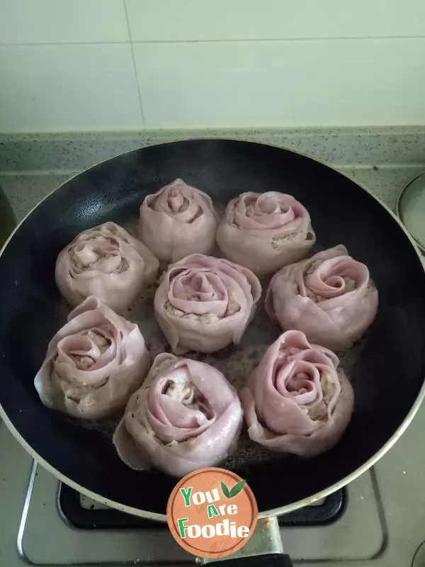 Fried dumplings with purple potato, rose and egg