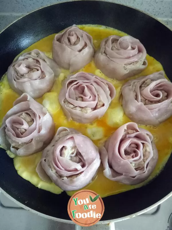 Fried dumplings with purple potato, rose and egg