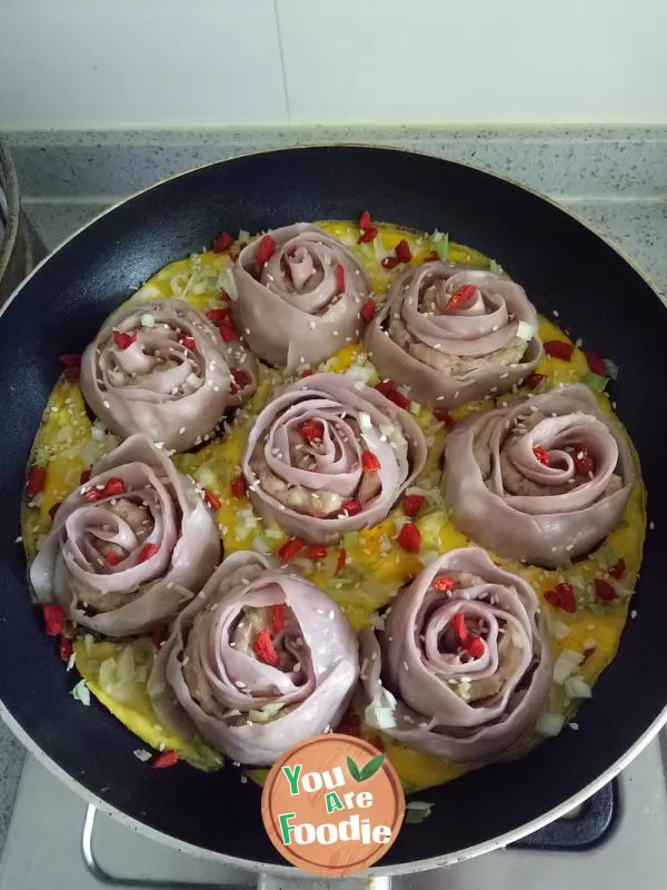 Fried dumplings with purple potato, rose and egg