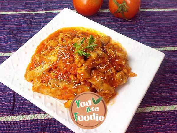 Braised pork fillet with tomato sauce and chili sauce