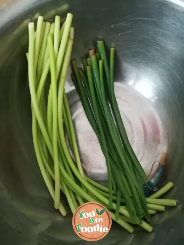 Stir fried garlic sprouts with minced meat