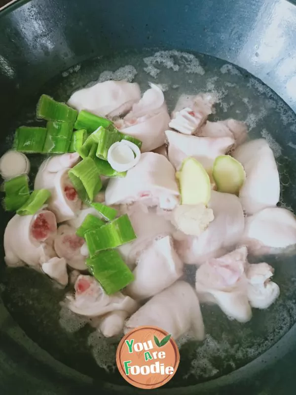 Braised pig feet with soybean